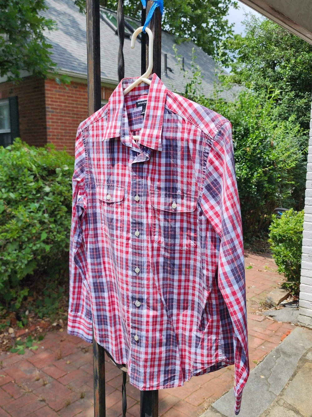 Banana Republic Men's Plaid Button-Down Shirt. Size Small.